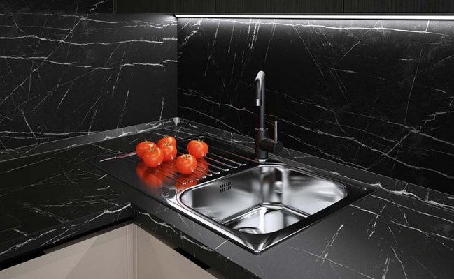 Небольшая угловая кухня с барной стойкой в стиле минимализм