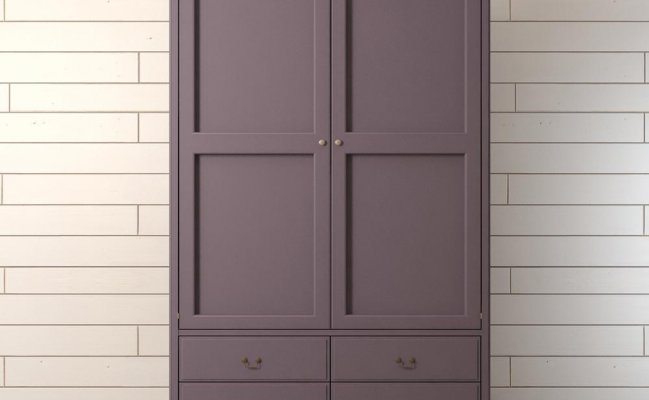 Узкий шкаф в ретро стиле