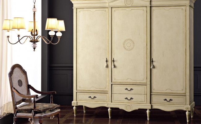 Шкаф в стиле прованс