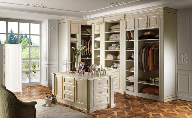 Угловой шкаф с открытыми полками