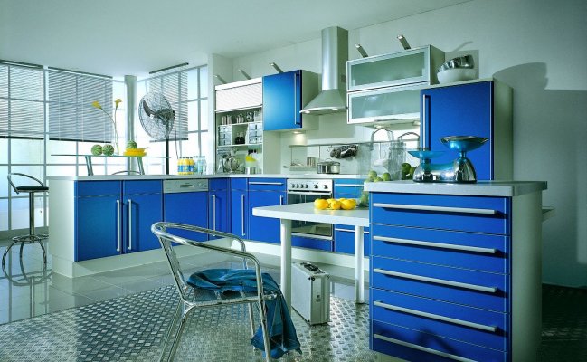 Кухня п-образная в синем цвете