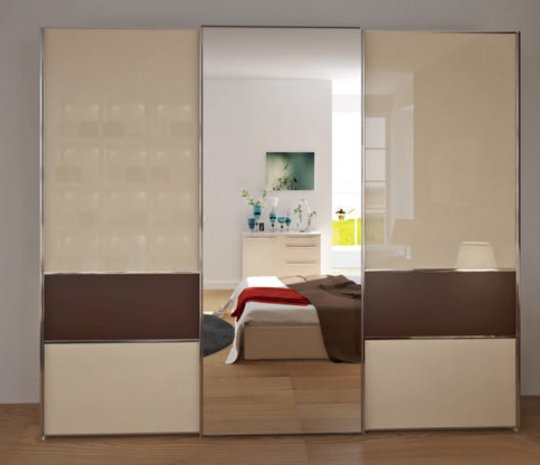 Бежевый шкаф-купе