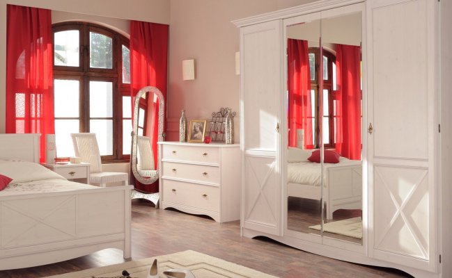 Белый шкаф с зеркалами для спальни