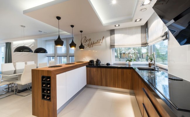 Коричневая п-образная кухня в стиле минимализм