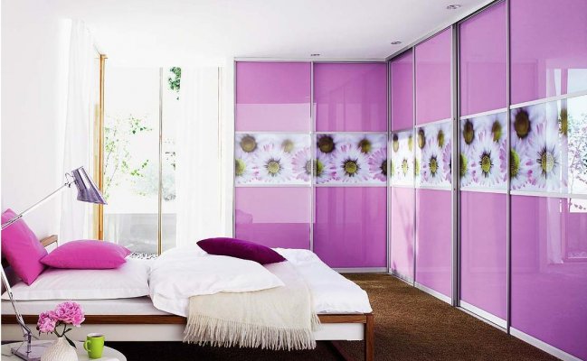 Большой встроенный угловой шкаф с фотопечатью