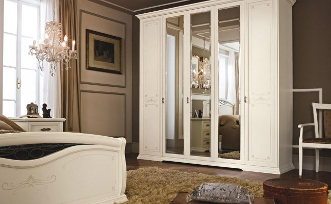 Шкаф распашной белый