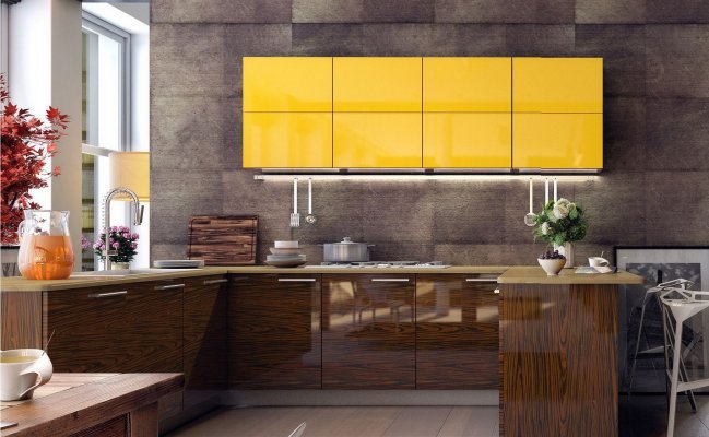 Кухня п-образная с акцентными желтыми навесными шкафами