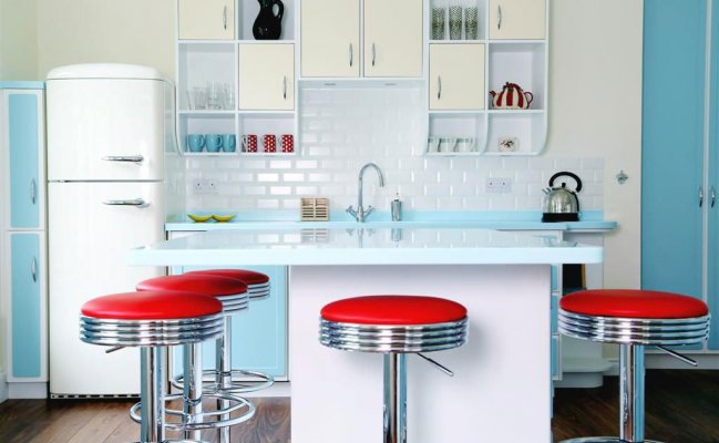 Кухня с островом- барной стойкой 