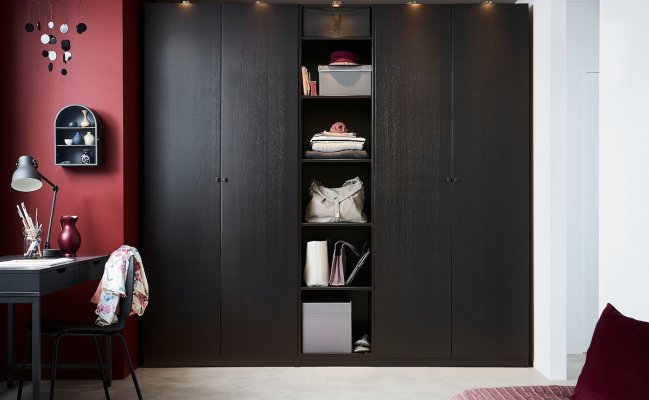 Распашной шкаф венге с полками