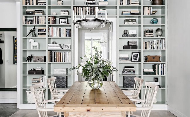 Книжный шкаф с открытыми полками