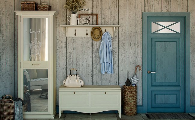 Небольшой шкаф с зеркалом для прихожей