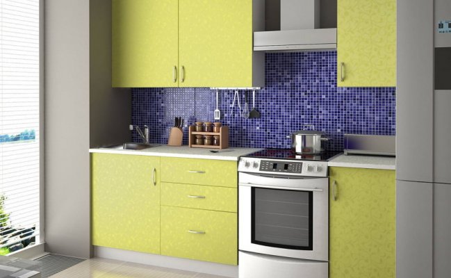 Небольшая кухня с желтыми фасадами с фотопечатью