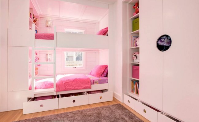 Шкаф-купе в небольшую детскую
