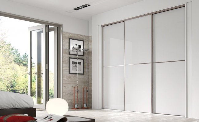 Большой встроенный шкаф купе