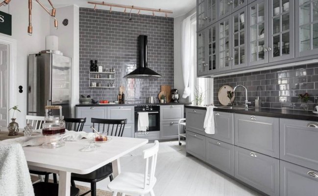 Кухня прямая с серыми фасадами