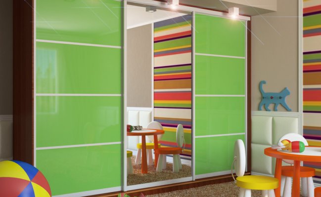 Шкаф-купе с зеркалом и подсветкой