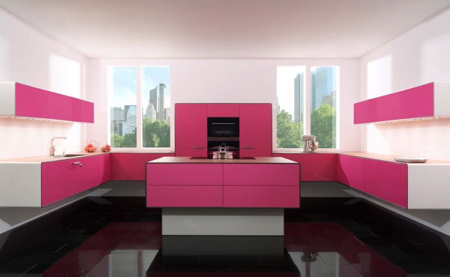 Навесная кухня в розовом цвете