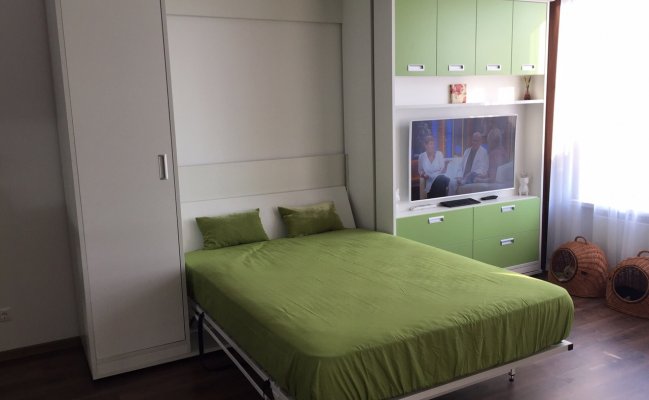 Откидная кровать в шкафу