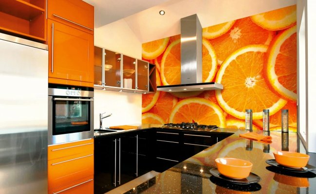 Кухня п-образная с темной столешницей