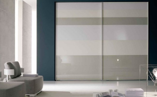 Шкаф-купе серо-белый