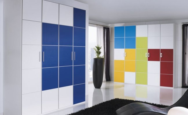 Разноцветный шкаф