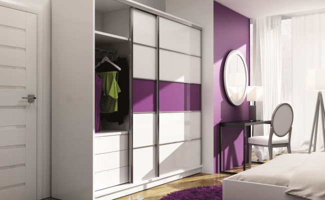 Шкаф-купе с сиреневой полосой