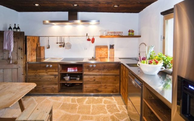 Кухня без навесных шкафов