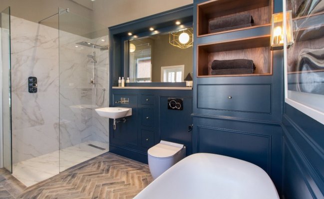 Встроенные шкафы в ванной комнате