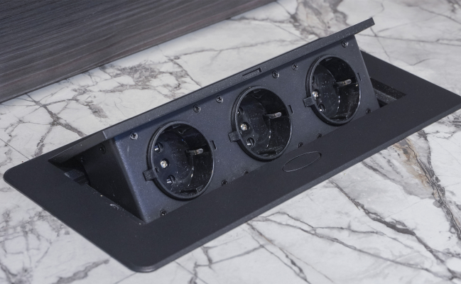 П-образная кухня в стиле хай-тек