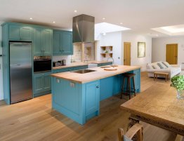 Продажа Кухня в бирюзовом цвете с большим островом в каталоге Купить Кухня в бирюзовом цвете с большим островом в каталоге