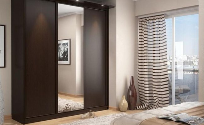 Шкаф венге с зеркалом