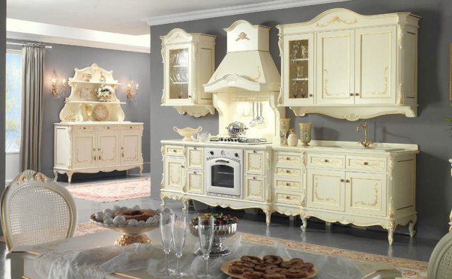 Светлая кухня в стиле барокко