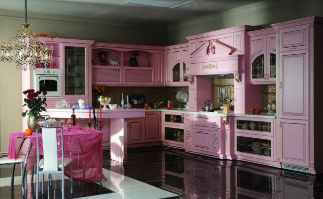 Кухня в розовом цвете 