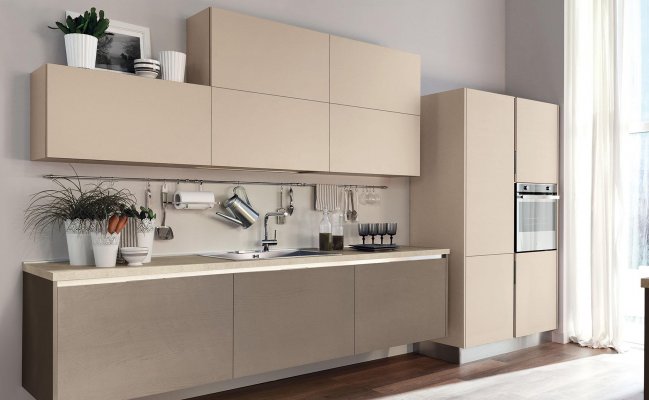 Прямая кухня в бежевом цвете