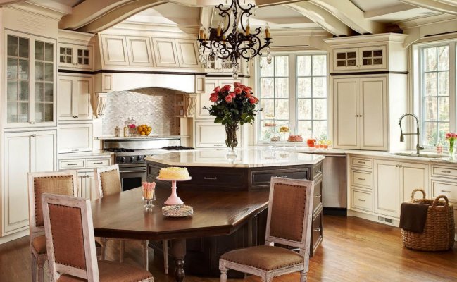 Закругленная кухня с круглым островом