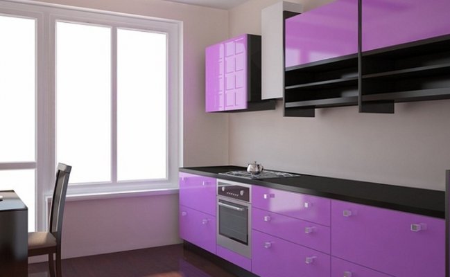 Небольшая кухня с сиреневыми фасадами