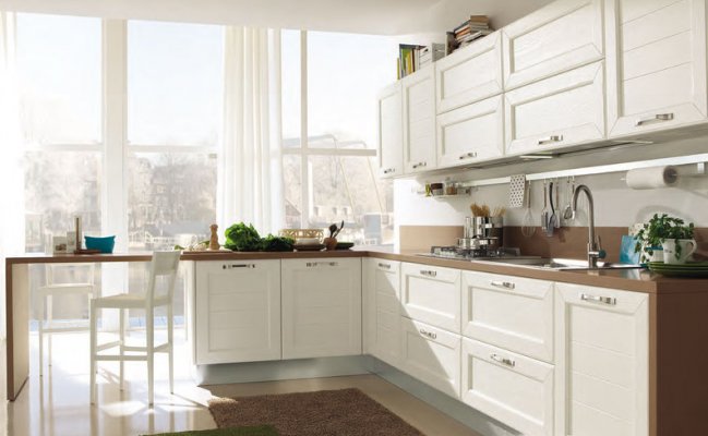 Угловая кухня с барной стойкой