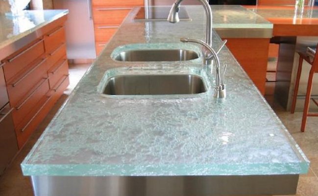 Кухня в оранжевом цвете с островом