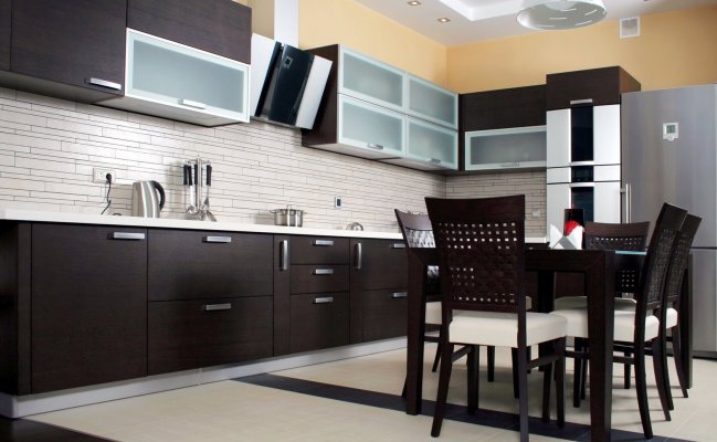 Большая угловая кухня фасады венге