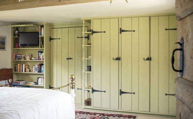 Встроенный шкаф для гардеробной