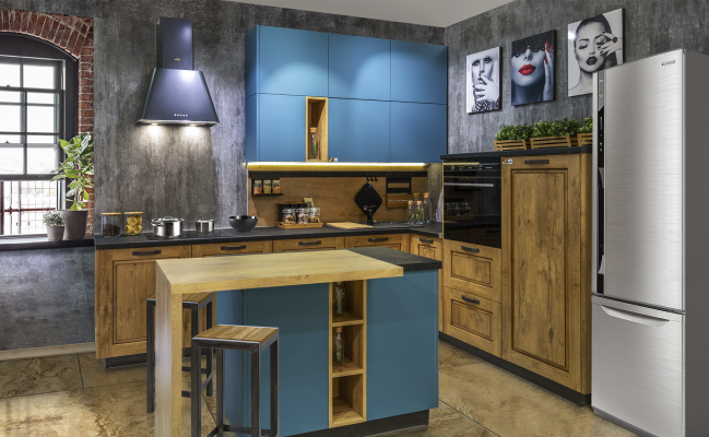 Угловая кухня цвета морской волны с островом