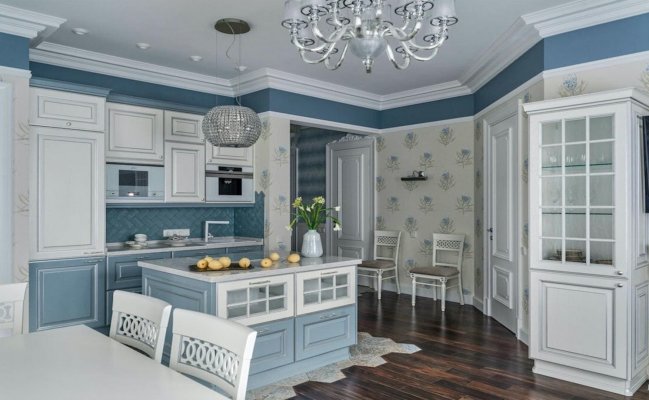 Просторная кухня с островом