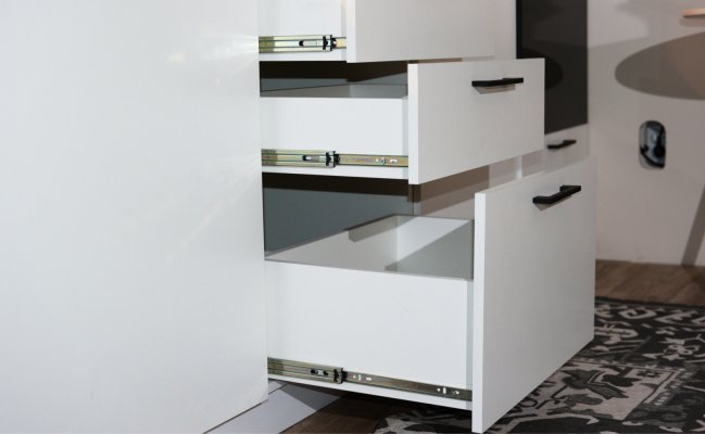 Прямая светлая кухня Лофт 