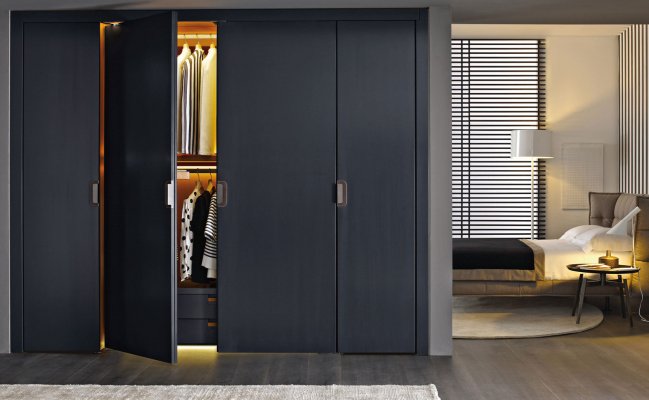 Встроенный шкаф с подсветкой