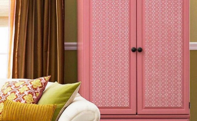 Платяной ретро -шкаф