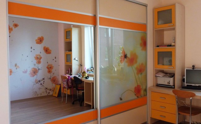 Встроенный шкаф купе с зеркалом и фотопечатью