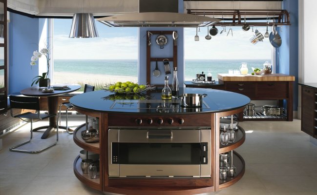 Круглый остров на небольшой кухне