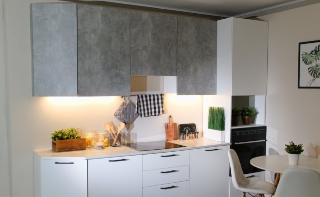 Прямая светлая кухня Лофт 