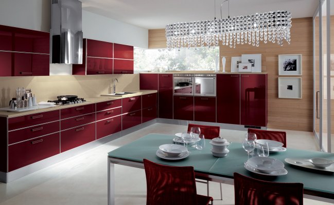 Угловая кухня в бордовом цвете