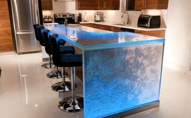 Угловая кухня с островом -барной стойкой